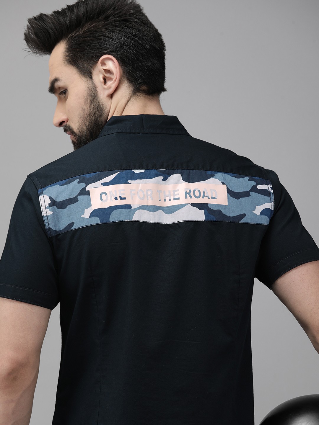 

The Roadster Lifestyle Co. Men Navy Blue Camouflage Printed Pure Cotton Casual Shirt