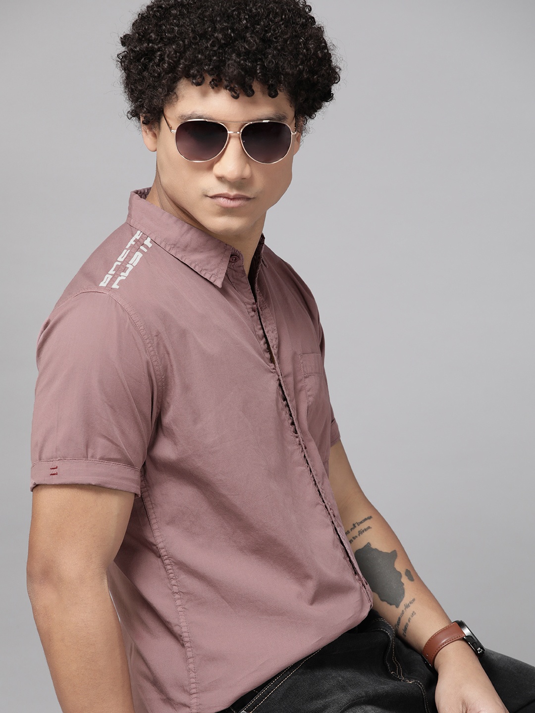 

The Roadster Lifestyle Co. Men Pure Cotton Casual Shirt, Mauve