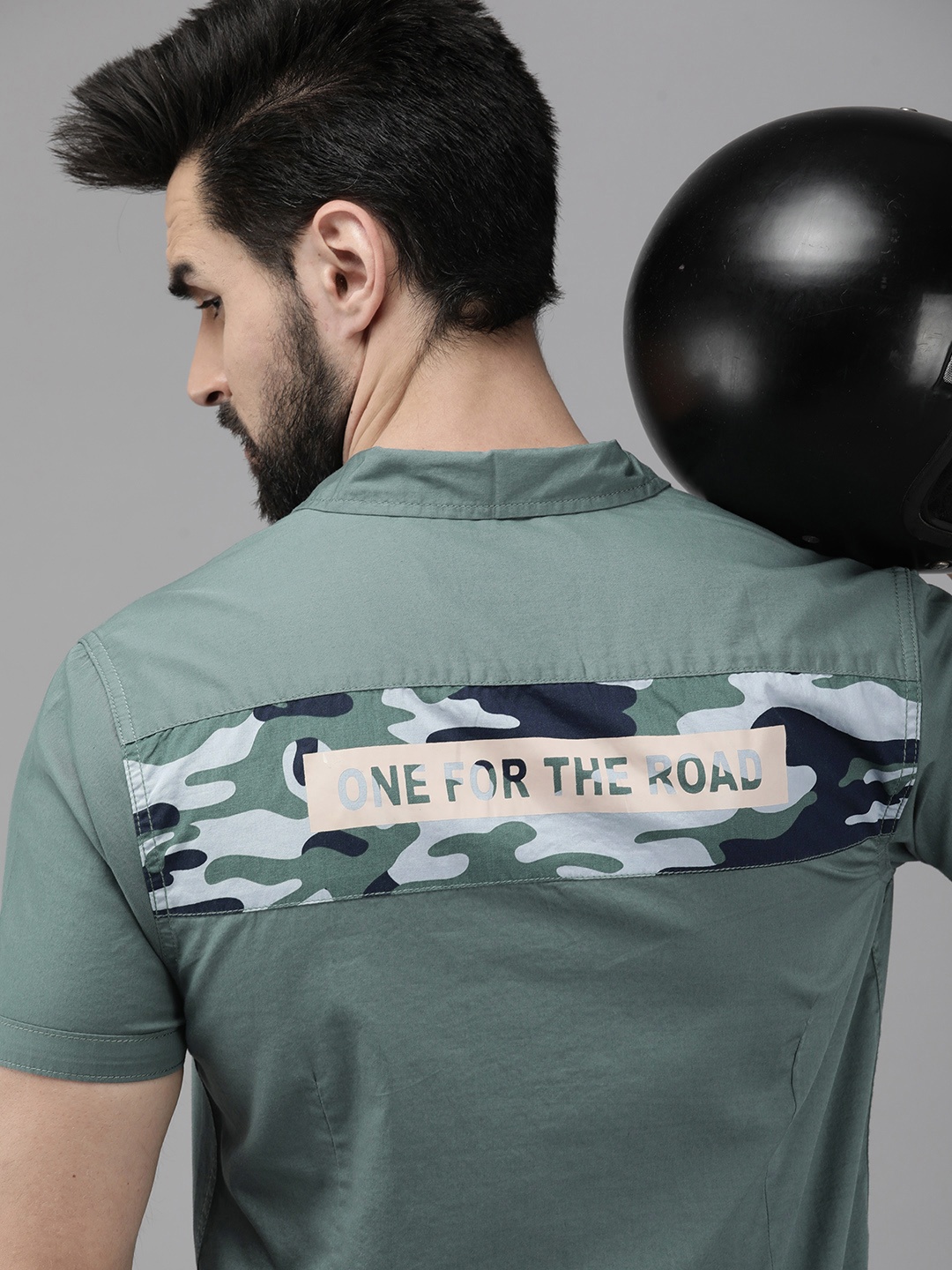 

Roadster Men Teal Pure Cotton Camouflage Printed Short Sleeves Casual Shirt