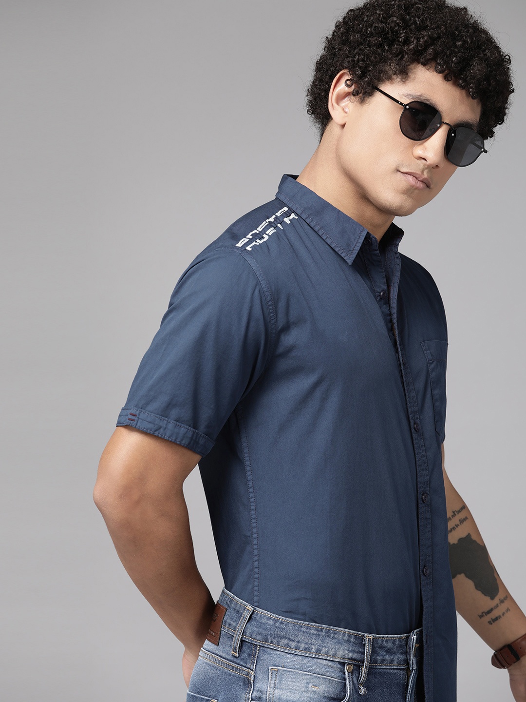 

The Roadster Lifestyle Co. Men Pure Cotton Casual Shirt, Blue