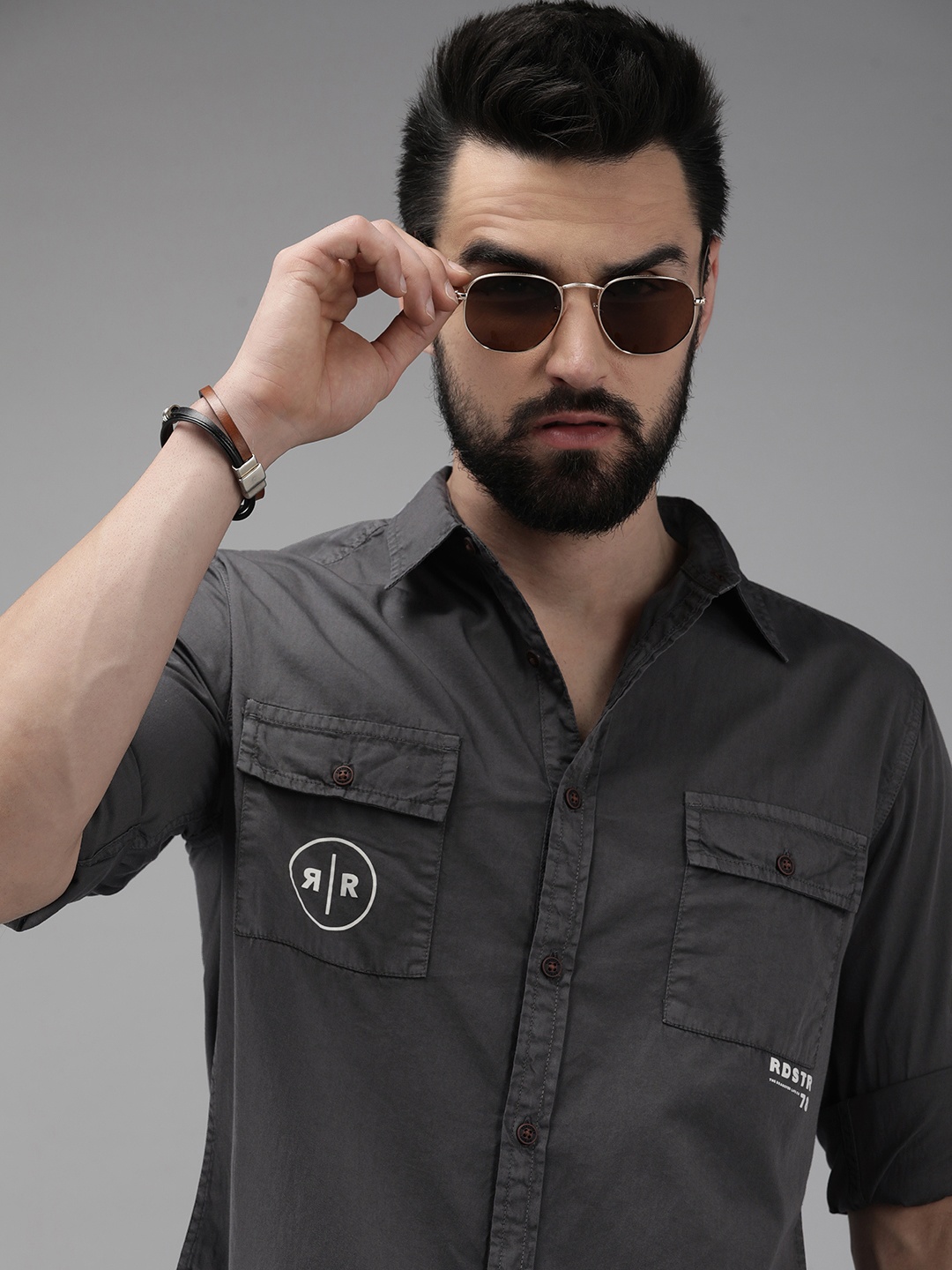 

The Roadster Life Co. Men Charcoal Grey Solid Pure Cotton Casual Shirt