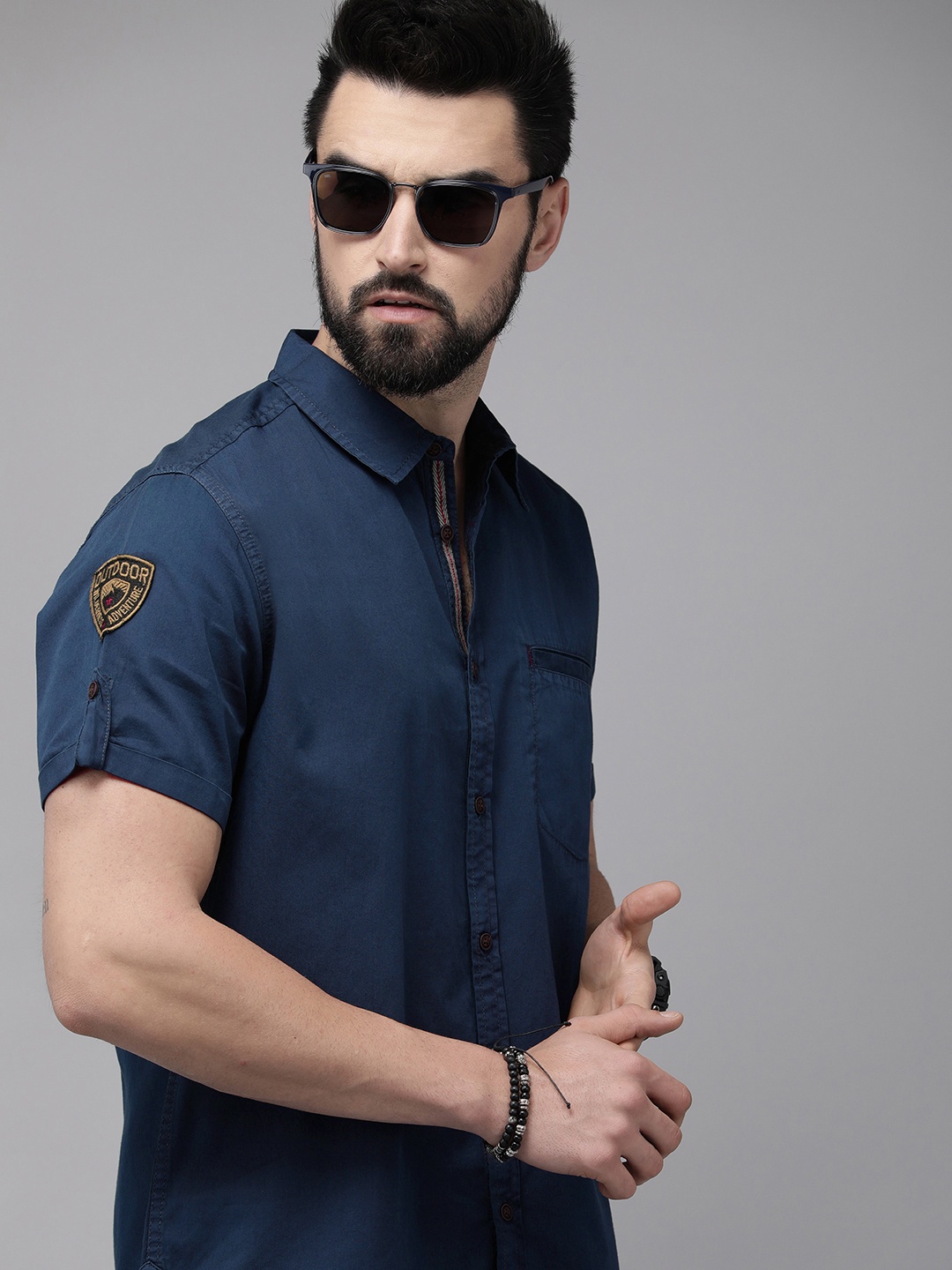 

The Roadster Life Co. Men Navy Blue Solid Short Sleeves Pure Cotton Casual Shirt