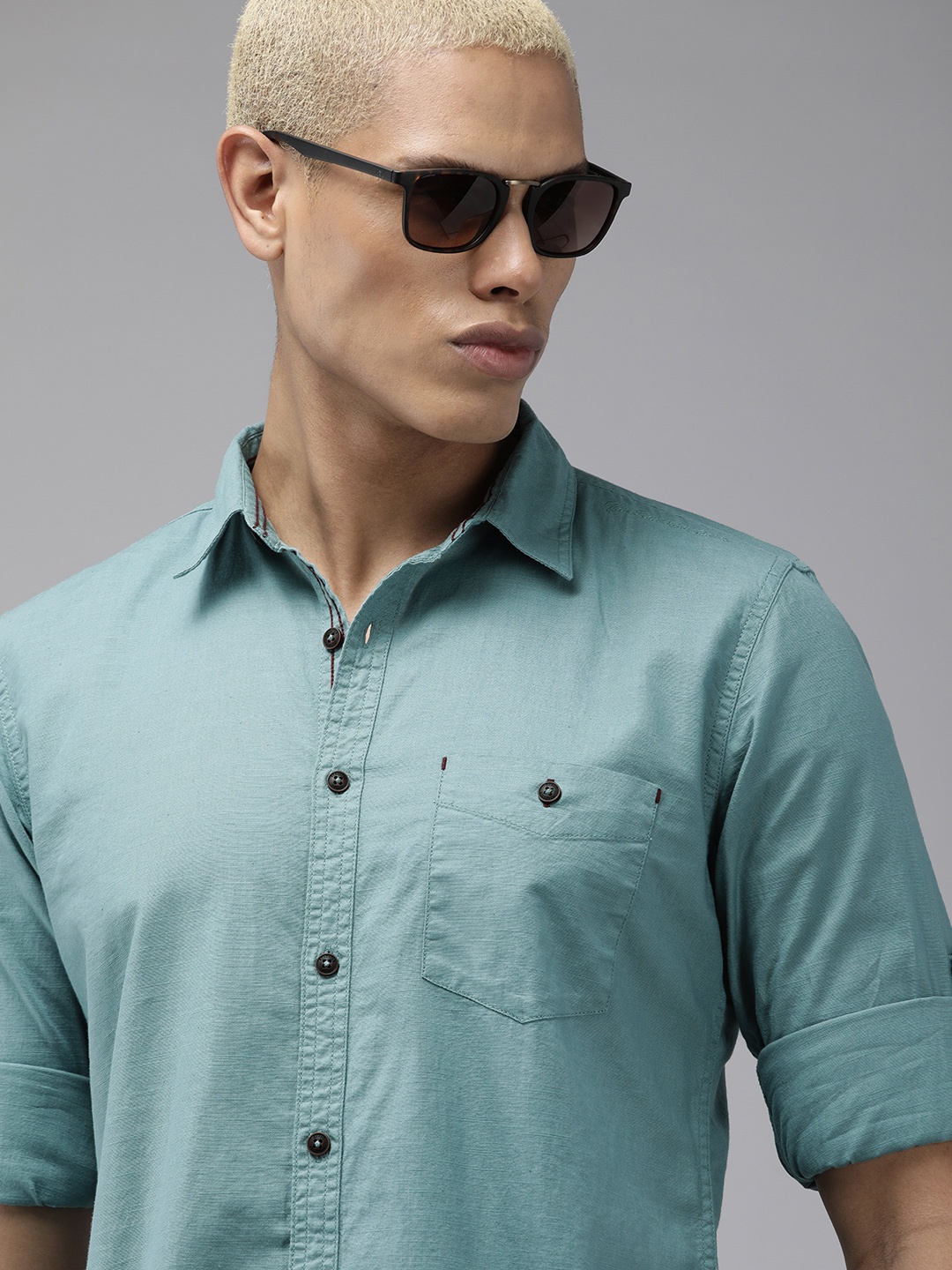 

The Roadster Lifestyle Co. Men Pure Cotton Casual Shirt, Blue