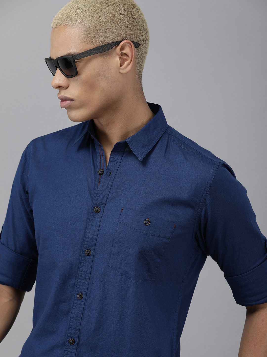 

The Roadster Lifestyle Co. Men Pure Cotton Casual Shirt, Navy blue