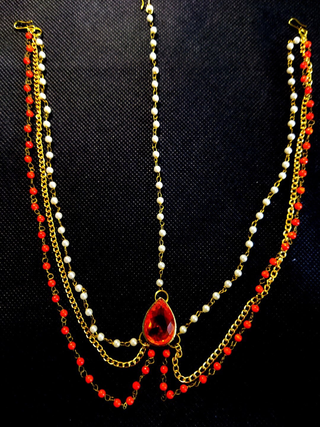 

Kshitij Jewels Gold-Plated Red & White Beaded Mathapatti