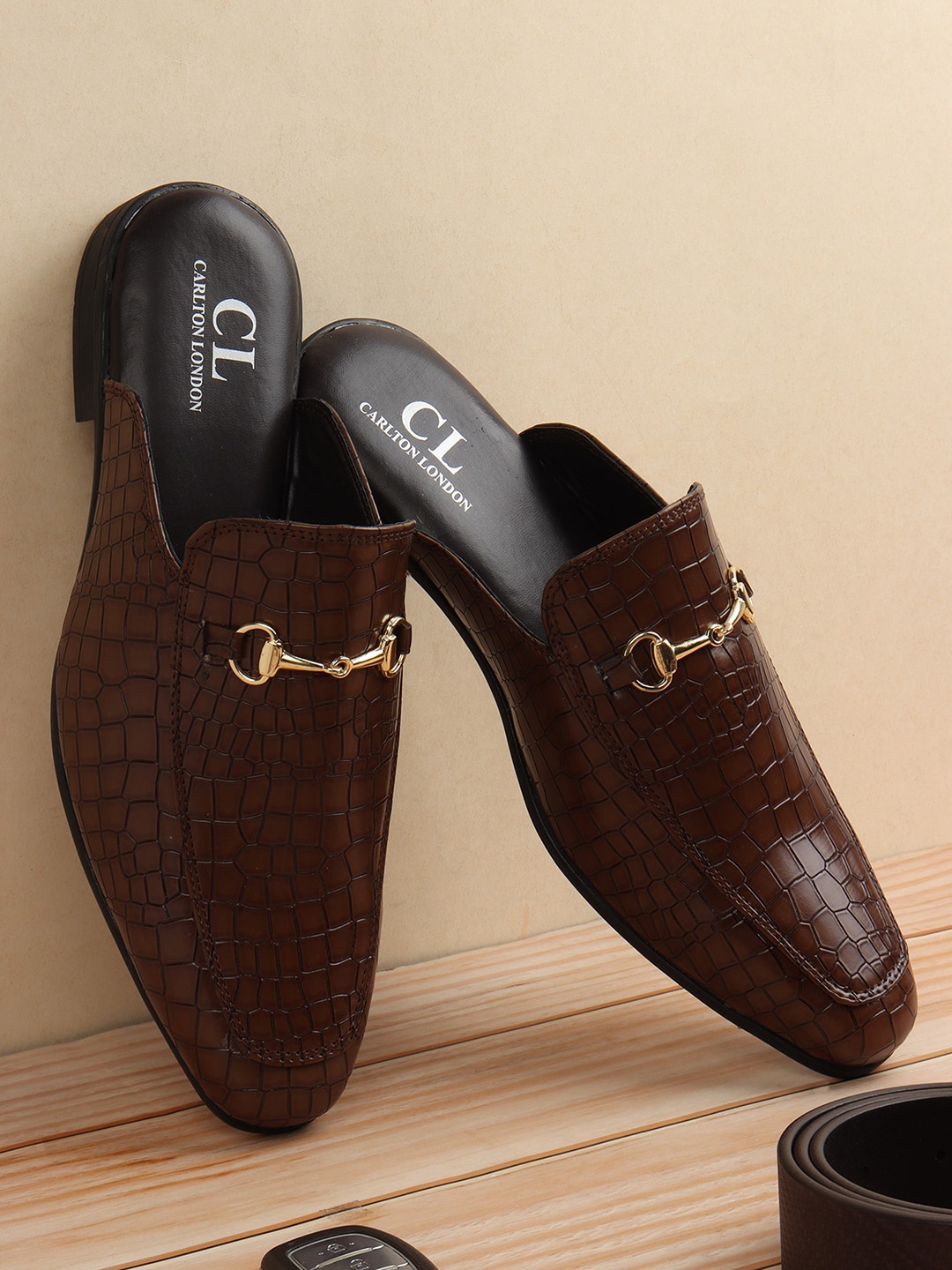 

Carlton London Men Tan Textured Slip-On Sneakers