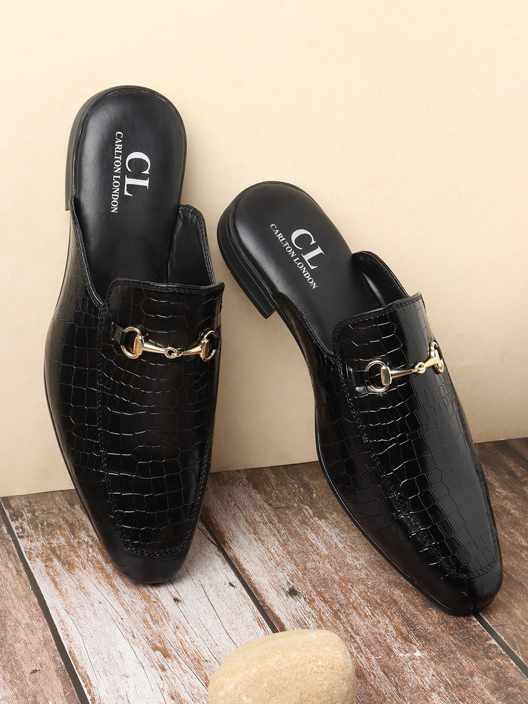 

Carlton London Men Brown Textured Slip-On Sneakers