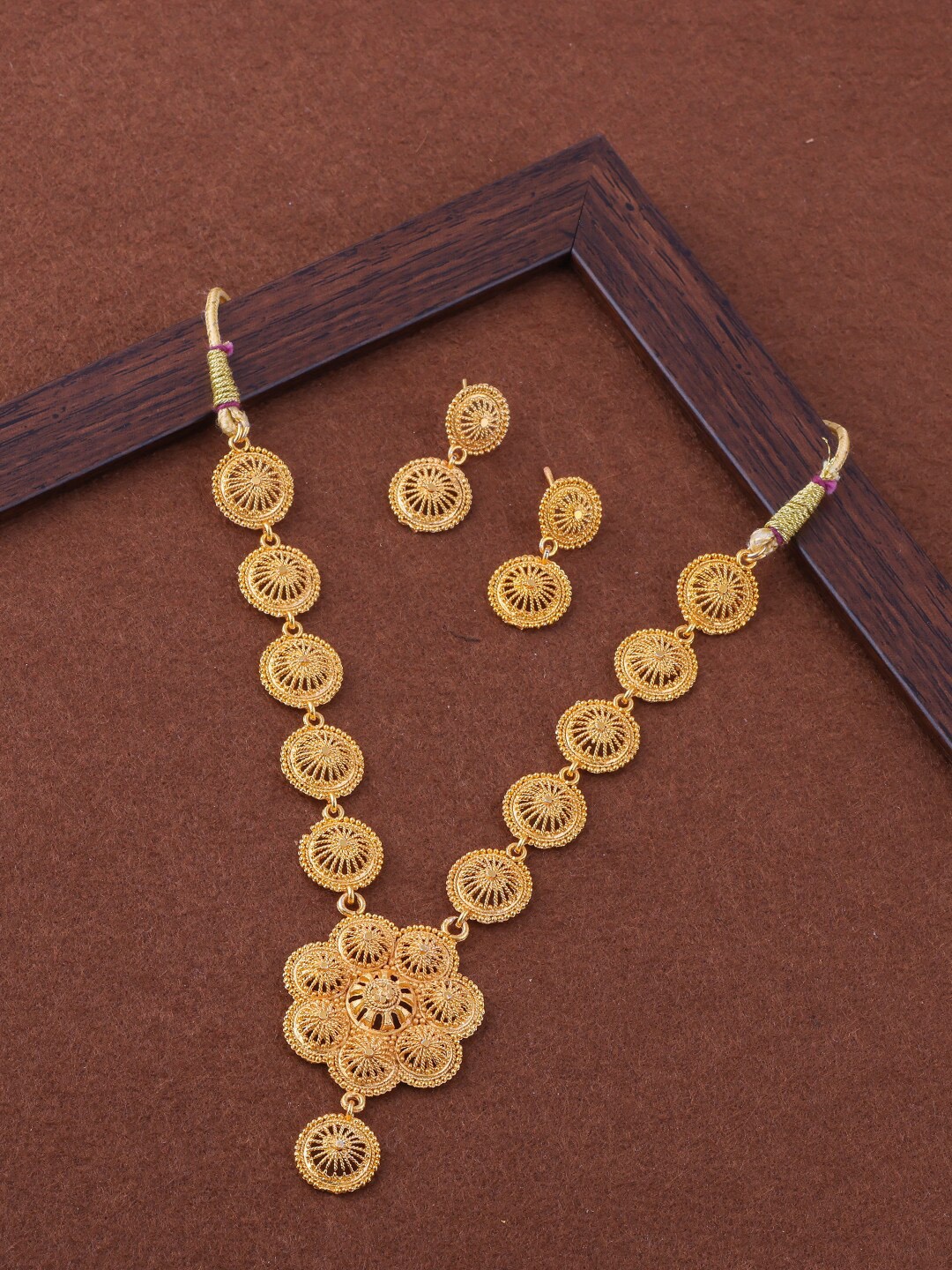 

Brandsoon Women Gold Plated Stone Studded & Beaded Floral Shaped Jewellery Set