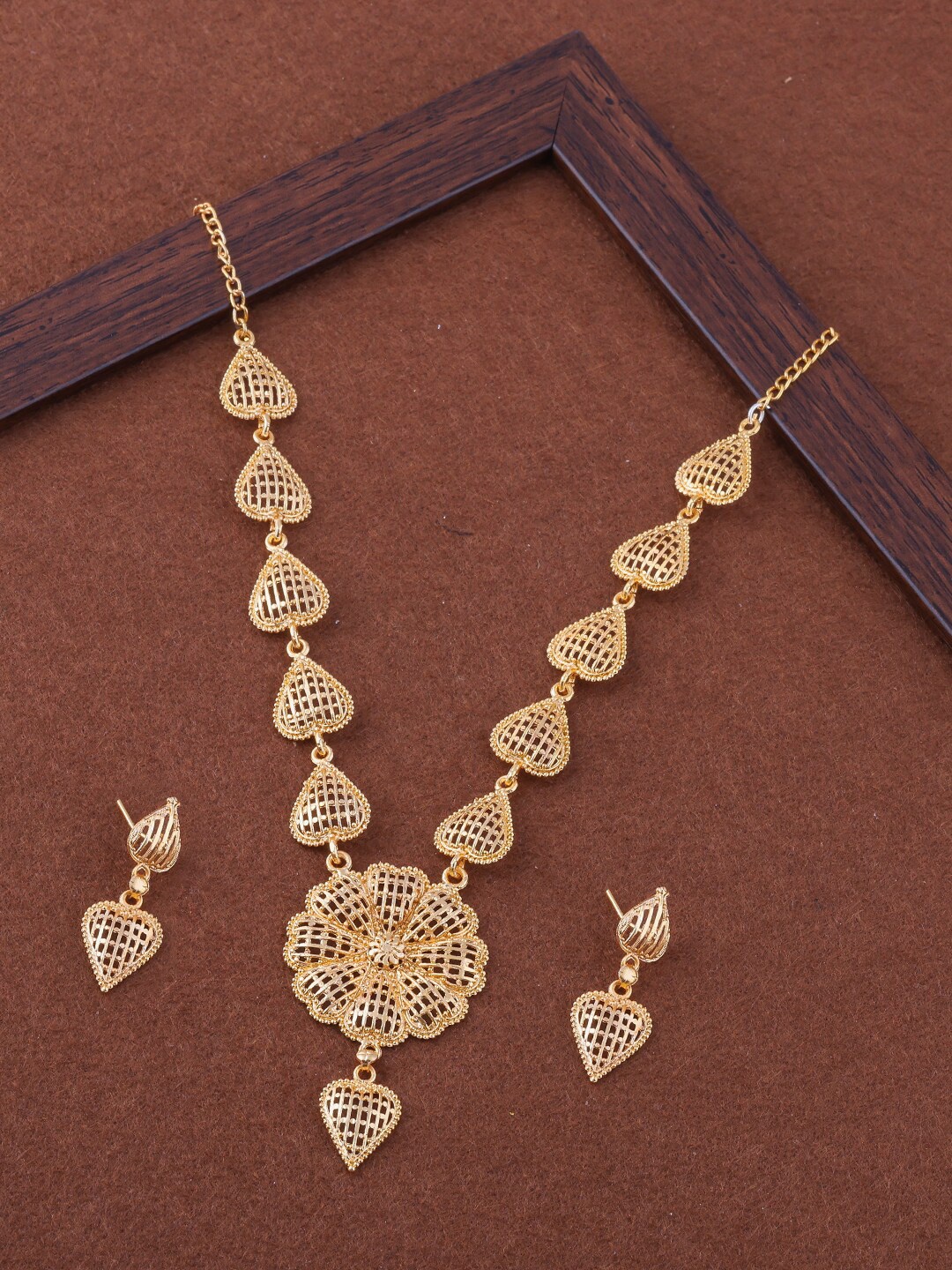 

Brandsoon Women Gold Plated Stone studded & Beaded Floral Shaped Jewellery Set