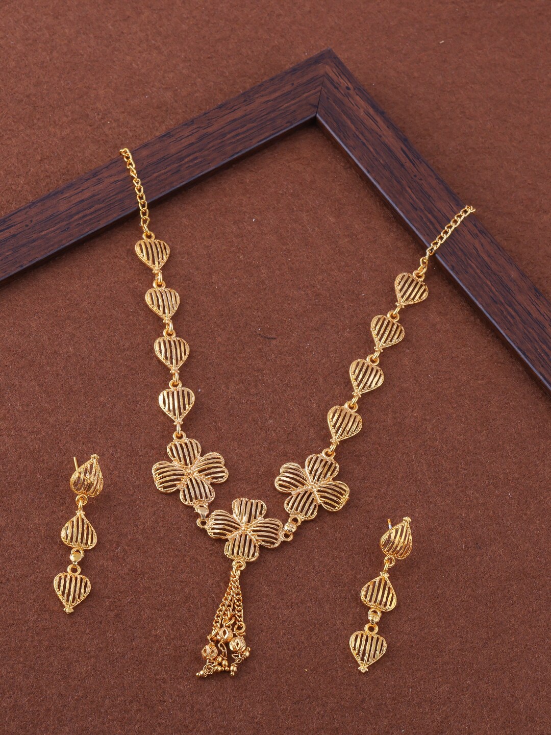 

Brandsoon Women Gold Plated Stone studded & Beaded Floral Shaped Jewellery Set