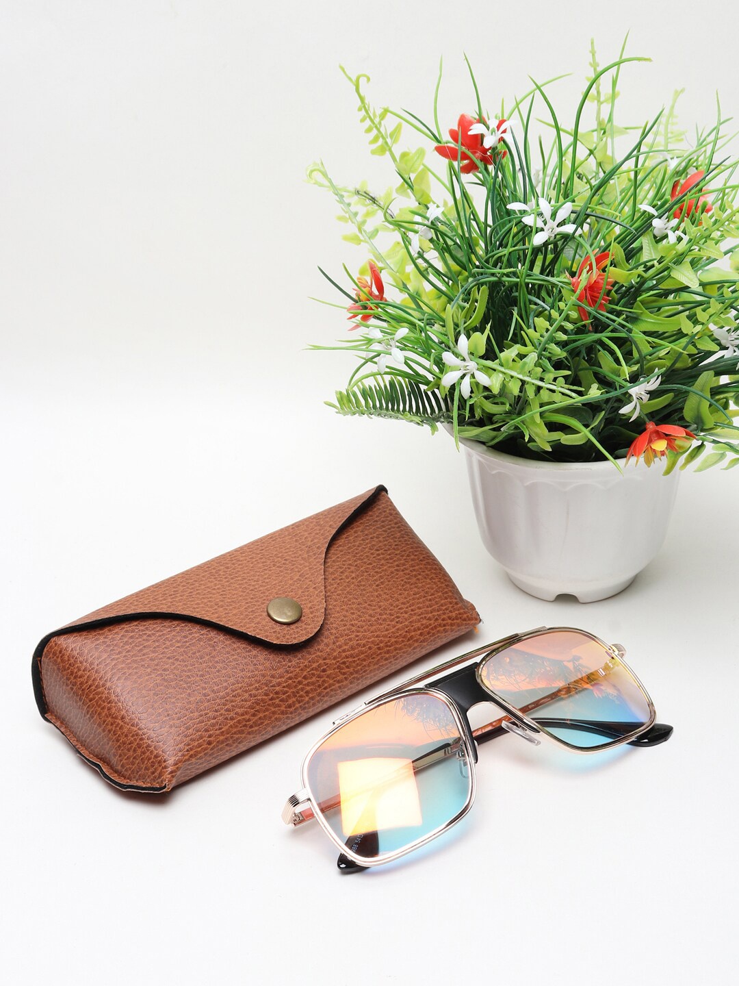 

Swiss Design Unisex Red Lens & Gold-Toned Aviator Sunglasses SDSG-6988-11