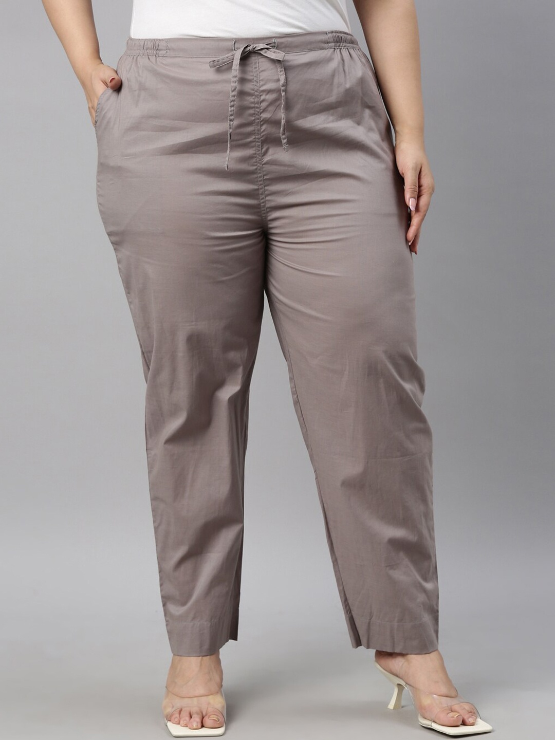 

Go Colors Women Grey Tapered Fit Trousers