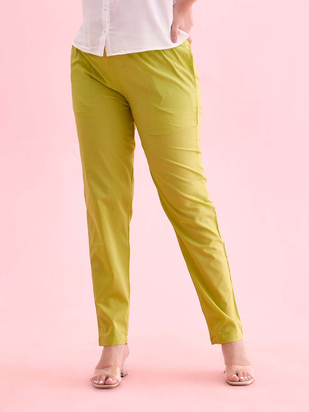 

Go Colors Women Green Tapered Fit Trousers