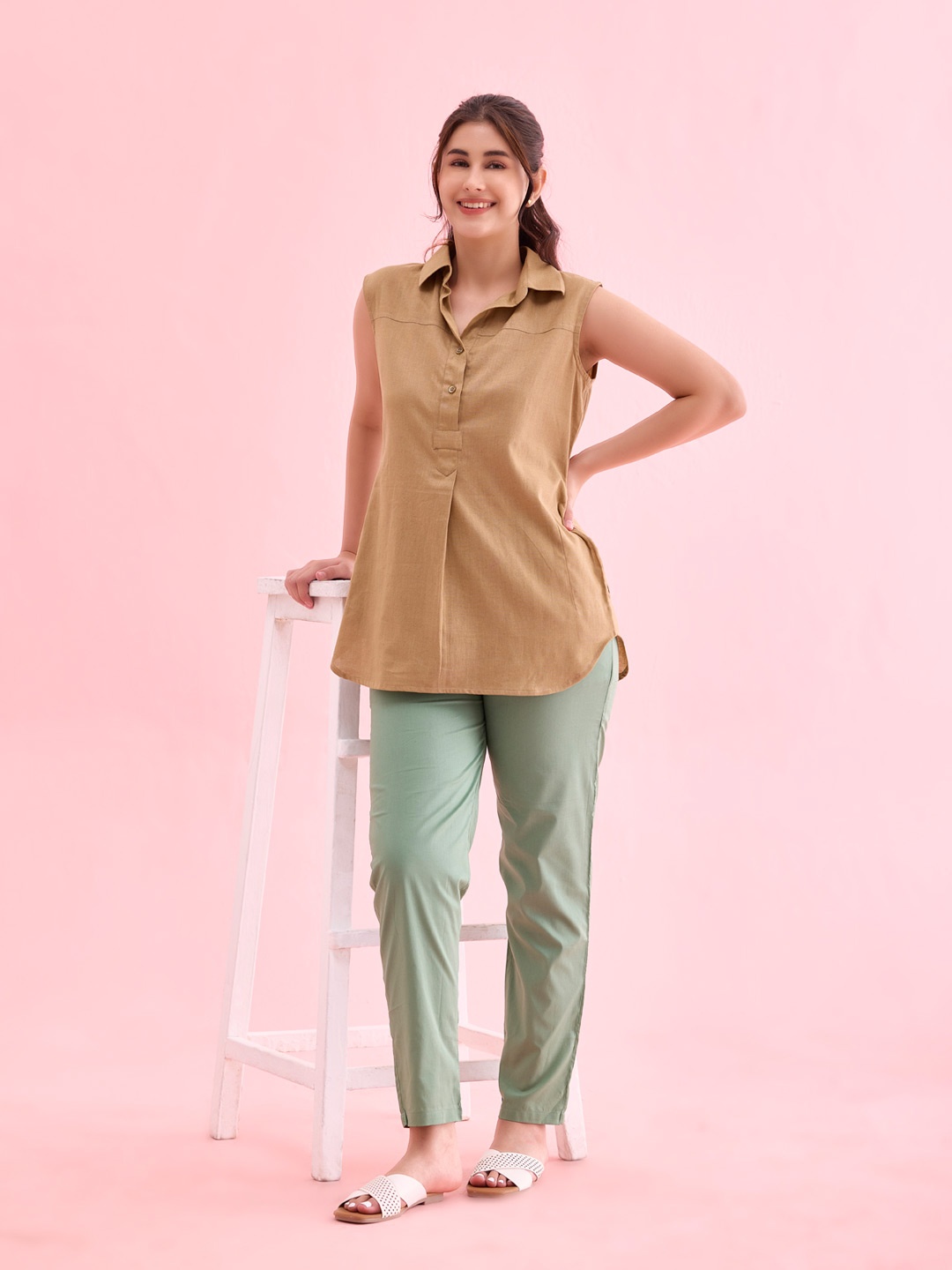 

Go Colors Women Green Tapered Fit Trousers