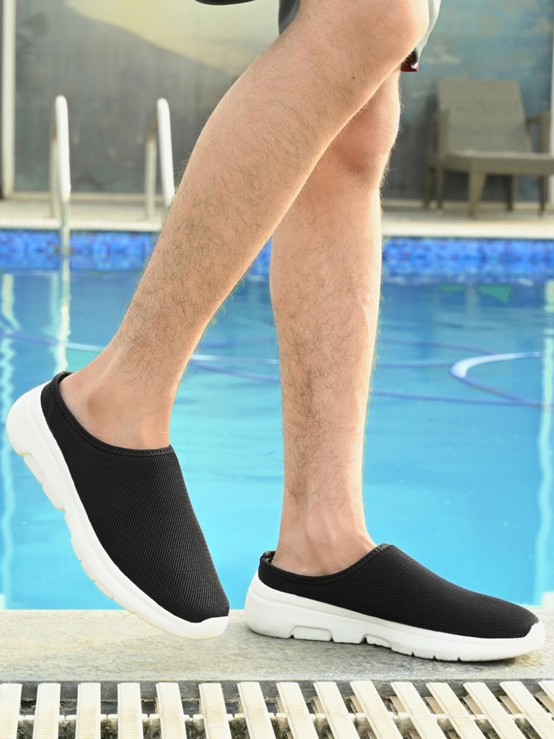 

Yuuki Men Black Mesh Memory Foam Shoes