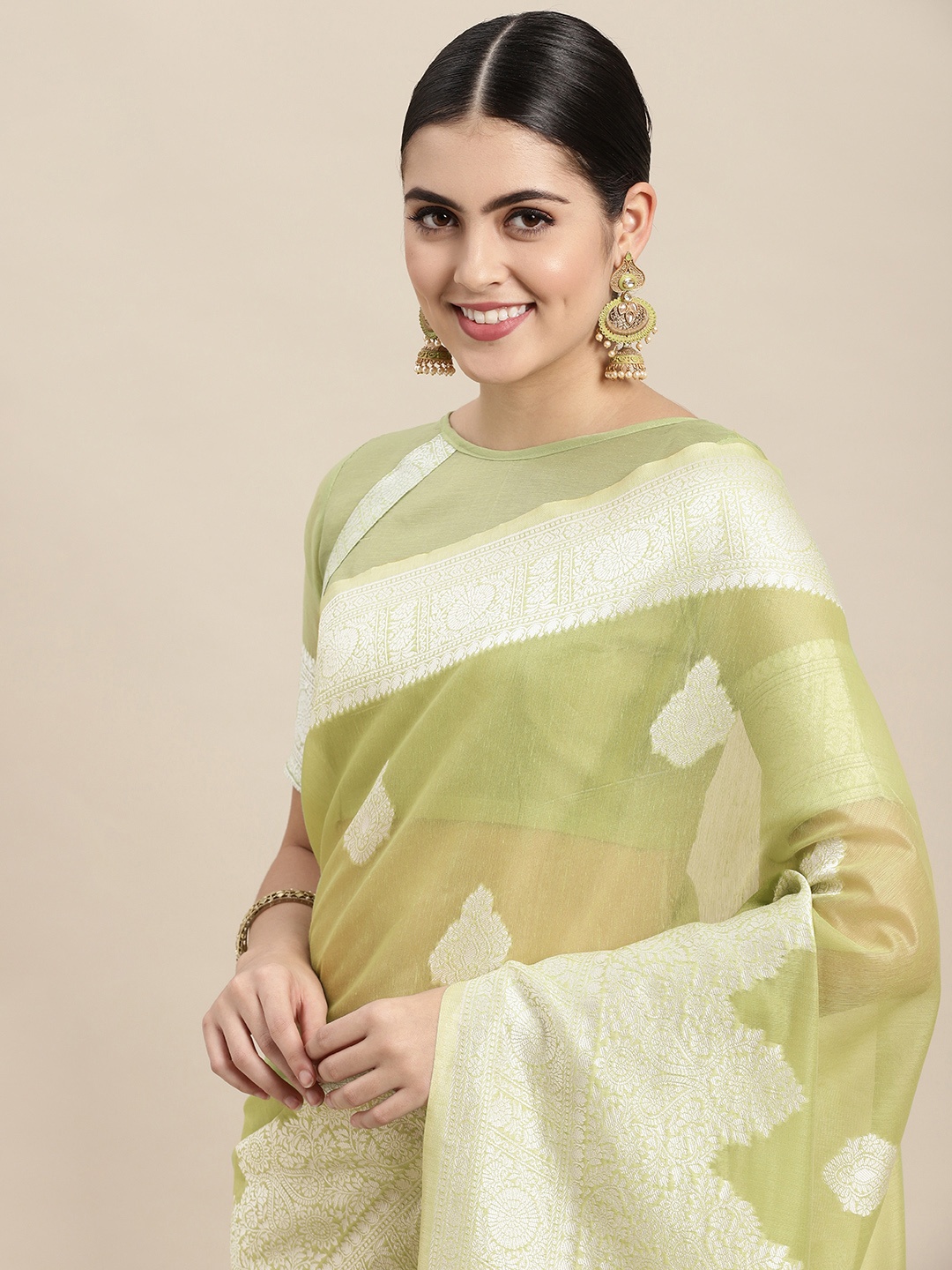 

VAIRAGEE Green & White Ethnic Motifs Pure Cotton Saree