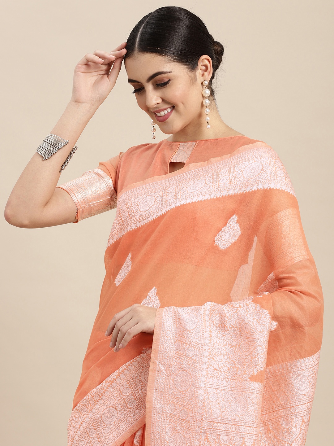 

VAIRAGEE Orange & White Ethnic Motifs Pure Cotton Saree
