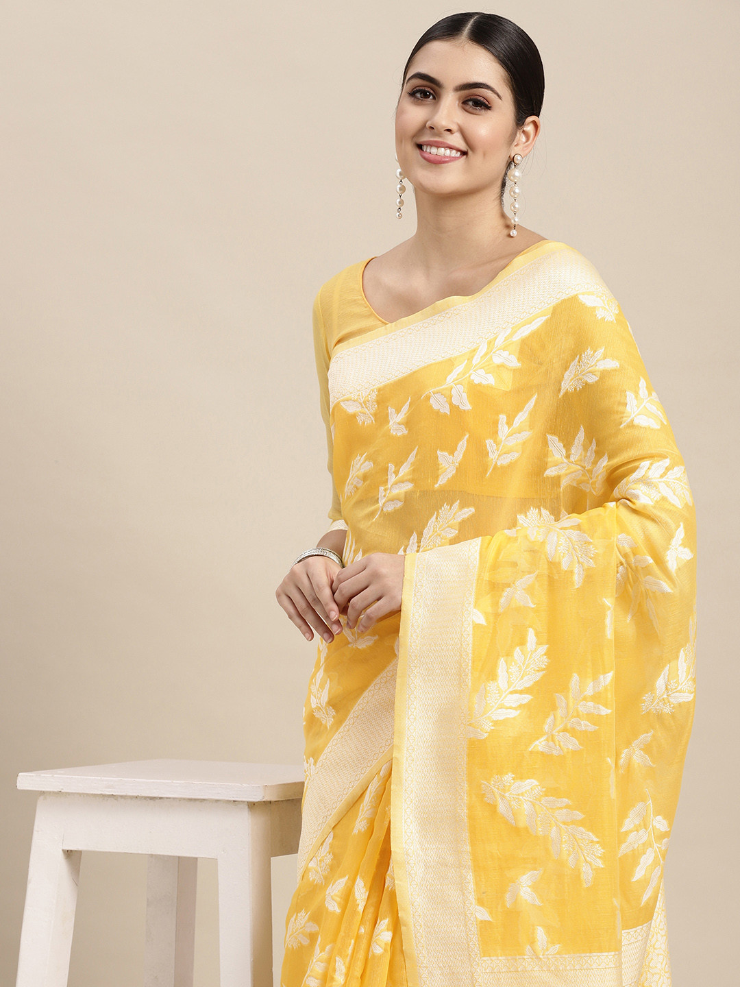 

VAIRAGEE Yellow & White Ethnic Motifs Cotton Silk Saree