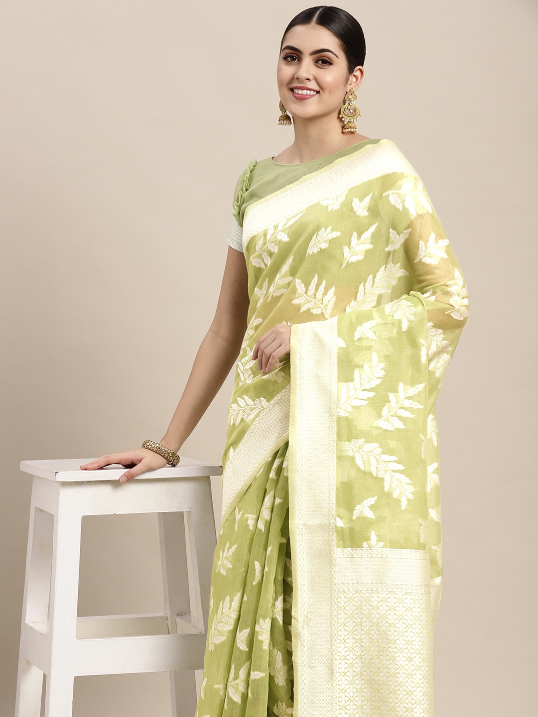 

VAIRAGEE Green & White Ethnic Motifs Pure Cotton Saree