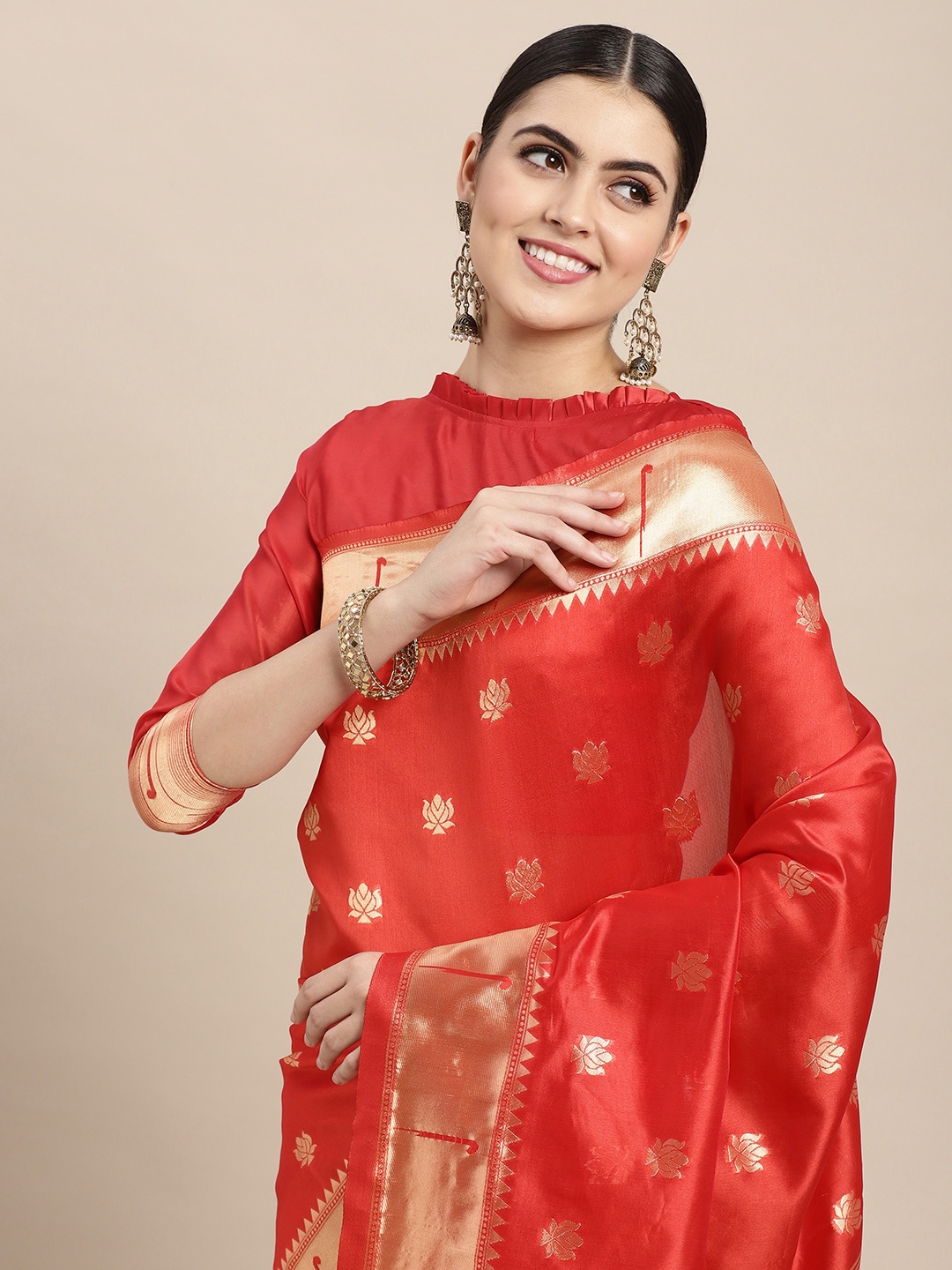 

VAIRAGEE Red & Golden Ethnic Motifs Pure Silk Saree