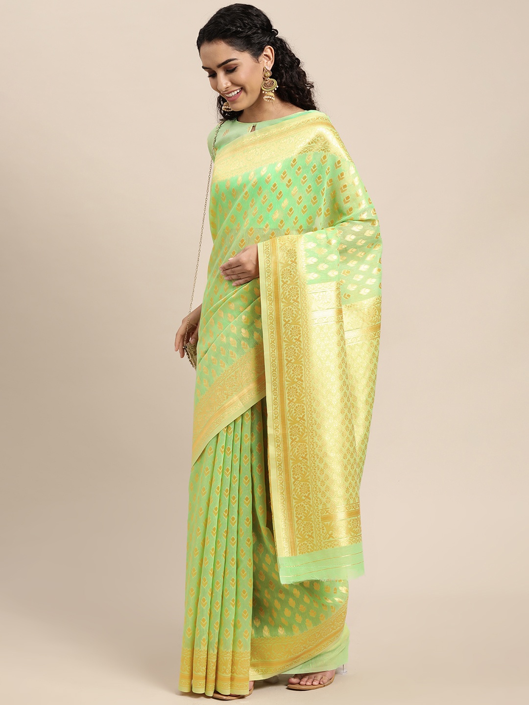 

VAIRAGEE Green & Golden Ethnic Motifs Pure Cotton Saree