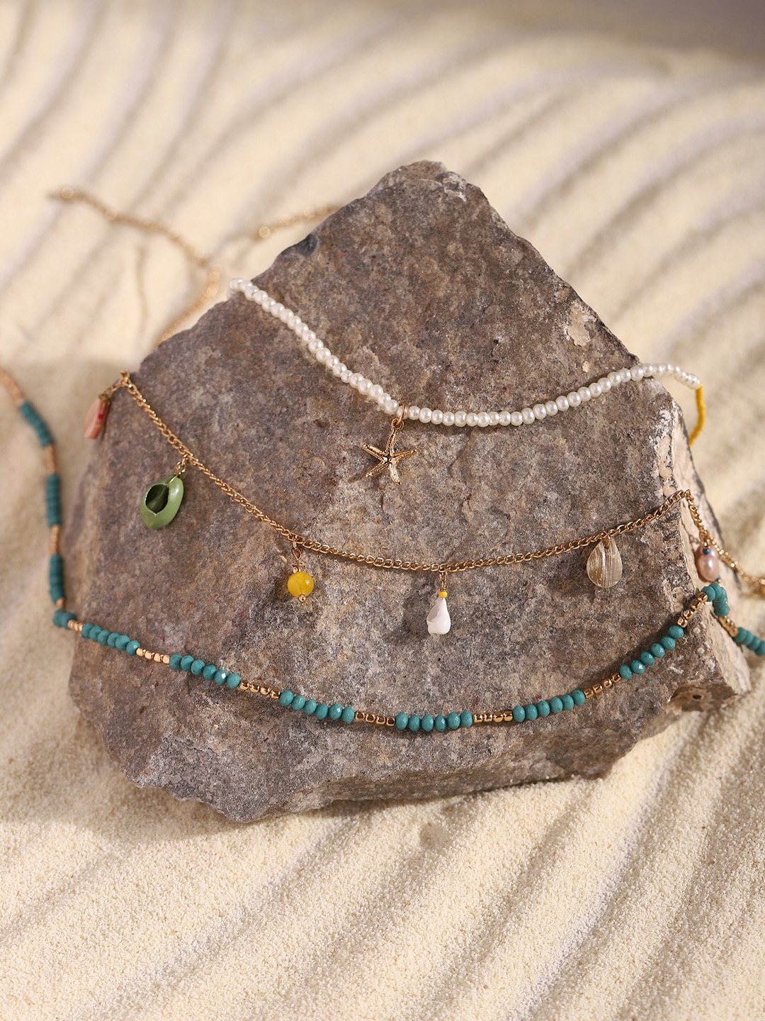 

DEEBACO Green Layered Beaded Necklace