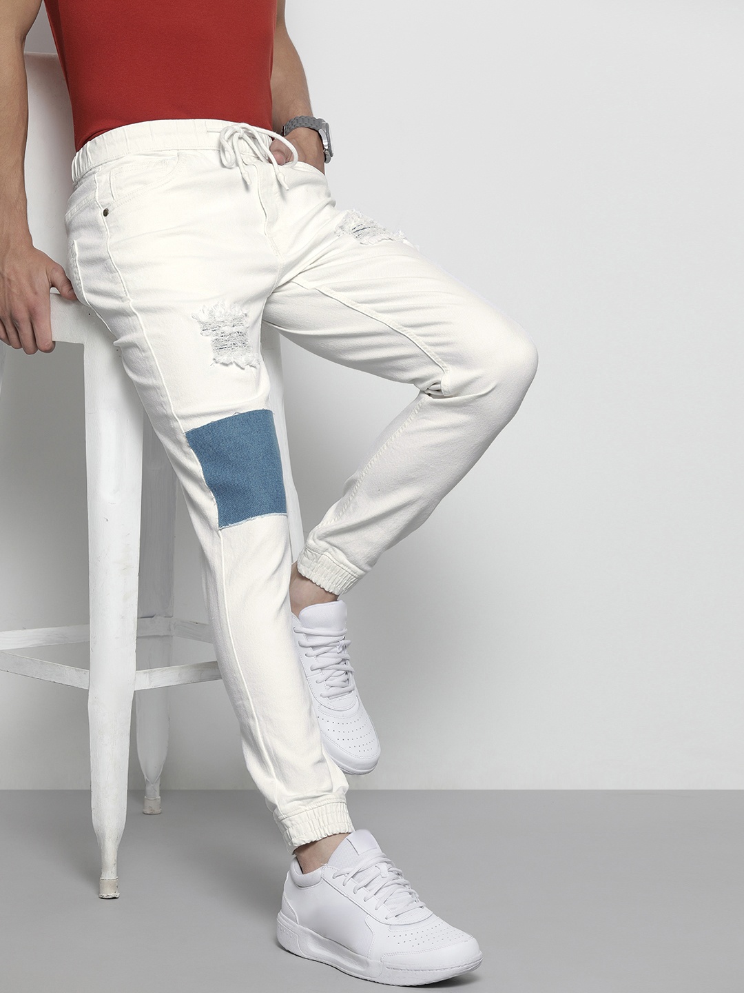 

The Indian Garage Co Men White Low Distress Applique Stretchable Jeans