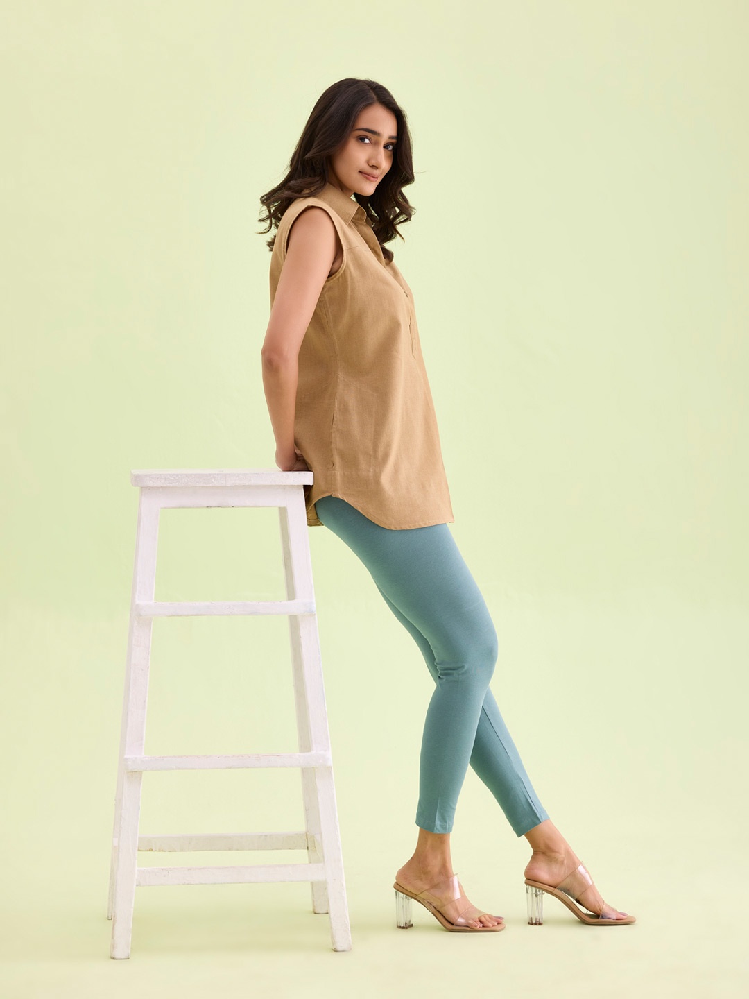 

Go Colors Women Sea Green Solid Slim-Fit Ankle-Length Leggings
