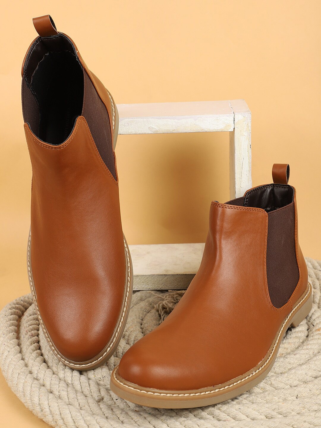 

Carlton London Men Tan Chelsea Boots