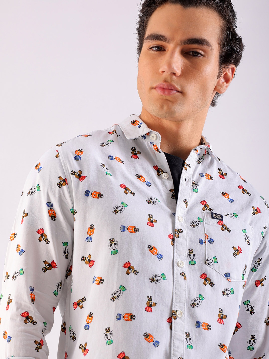 

The Indian Garage Co Men White Cotton Classic Fit Casual Shirt