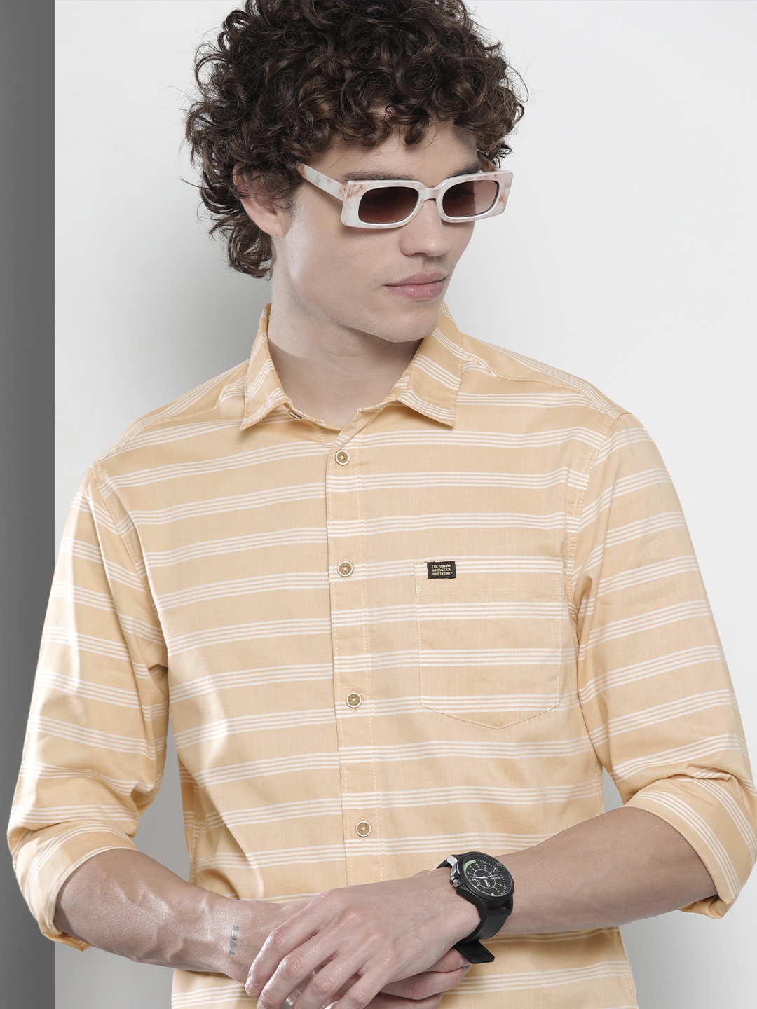 

The Indian Garage Co Men Beige & White Classic Slim Fit Striped Casual Shirt