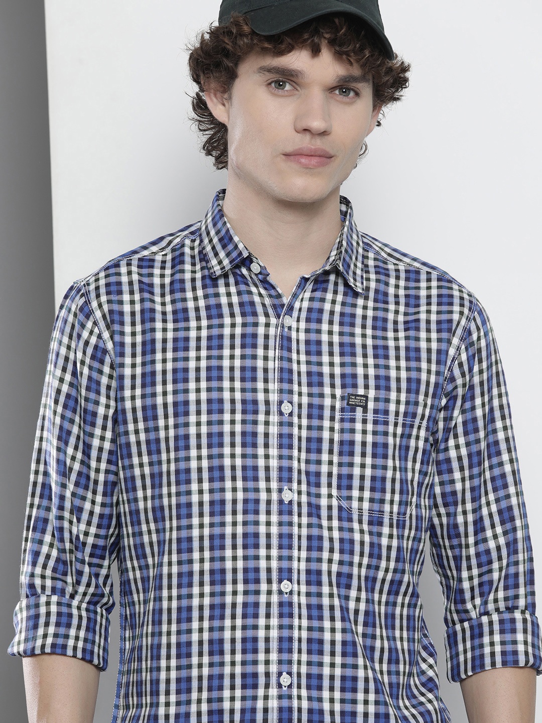 

The Indian Garage Co Men Blue & White Classic Fit Checked Casual Shirt