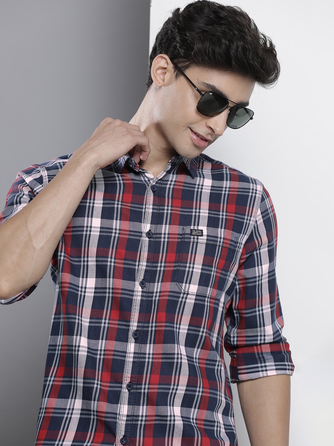 

The Indian Garage Co Men Navy Blue Classic Checked Casual Shirt