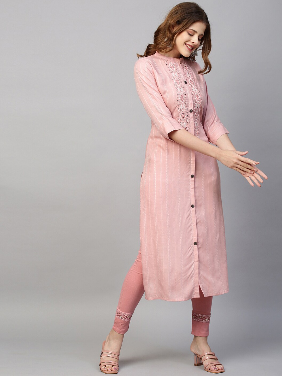 

FASHOR Women Pink Geometric Embroidered Thread Work Kurta