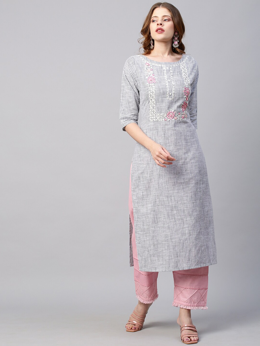 

FASHOR Women Grey Yoke Design Flared Sleeves Thread Work Kurta