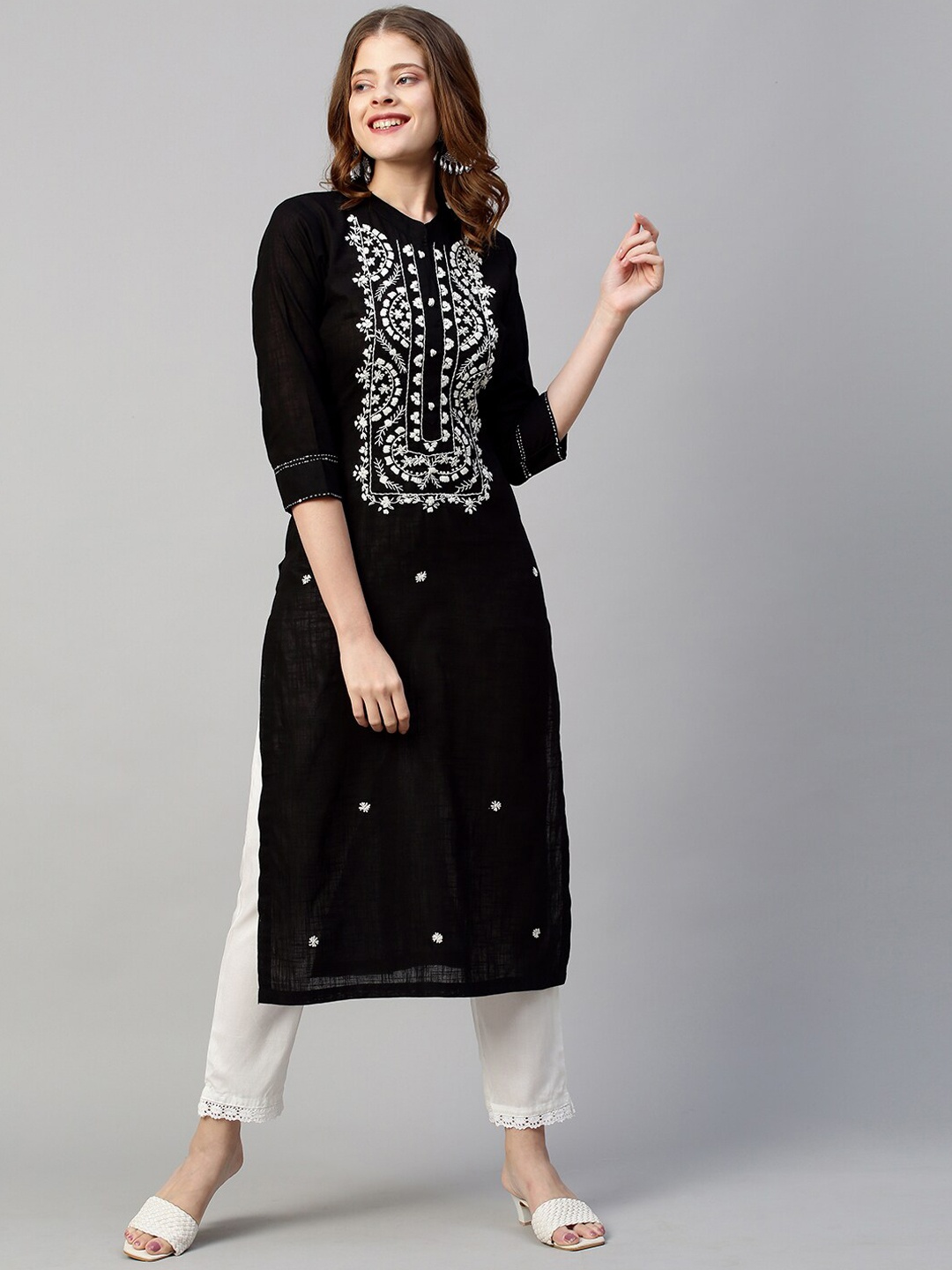 

FASHOR Women Black Geometric Embroidered Thread Work Kurta