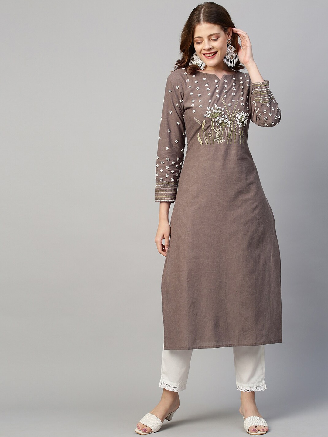 

FASHOR Women Brown Geometric Yoke Design Flared Sleeves Thread Work Kurta