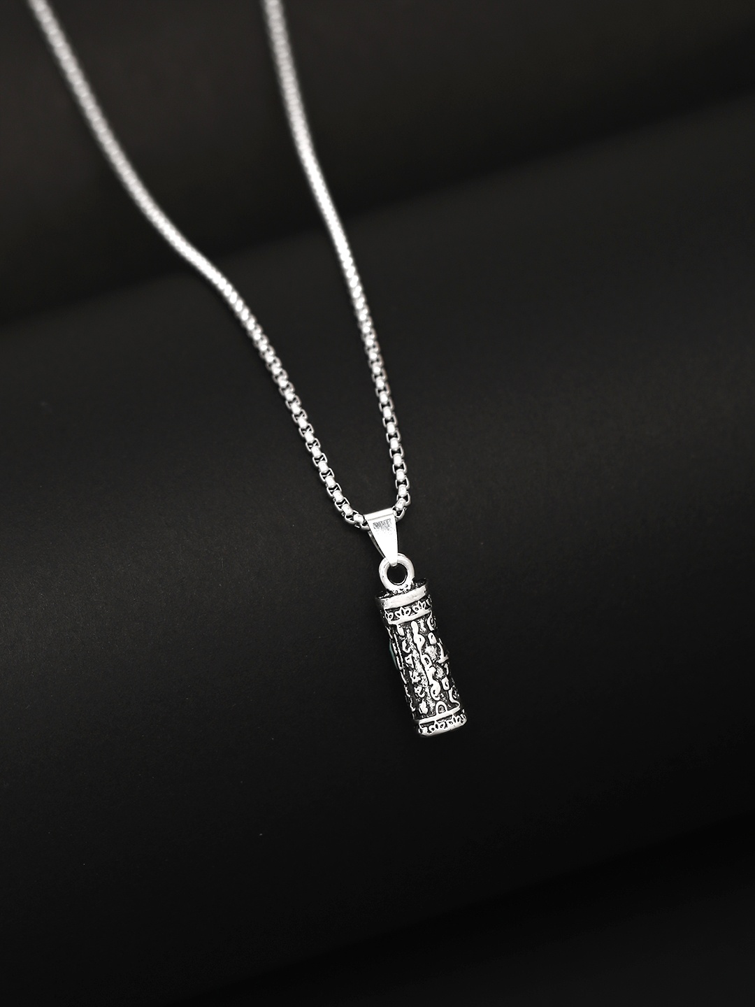 

Roadster Men White Silver-Plated Bohemian Chain