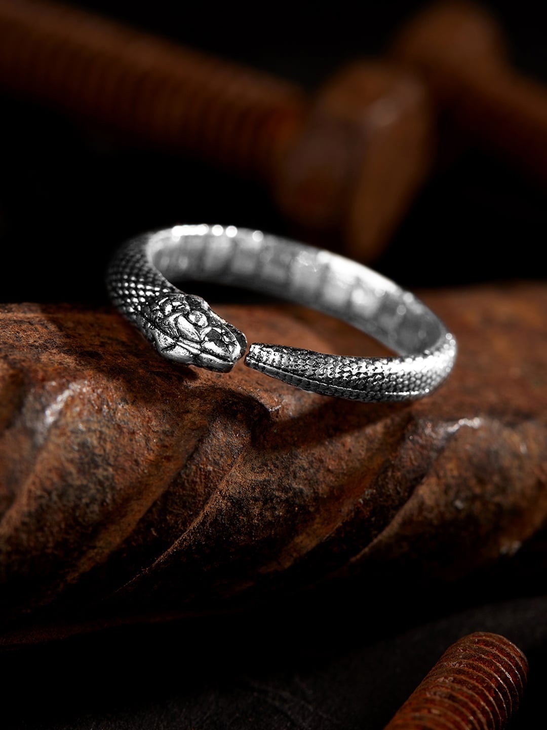 

Roadster Men Silver-Plated Finger Ring