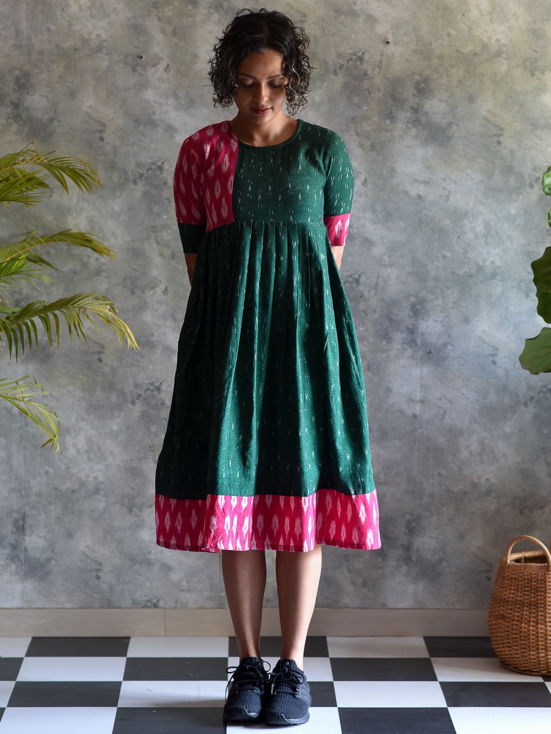 

Suta Women Green & Pink Ethnic Motifs Midi Dress