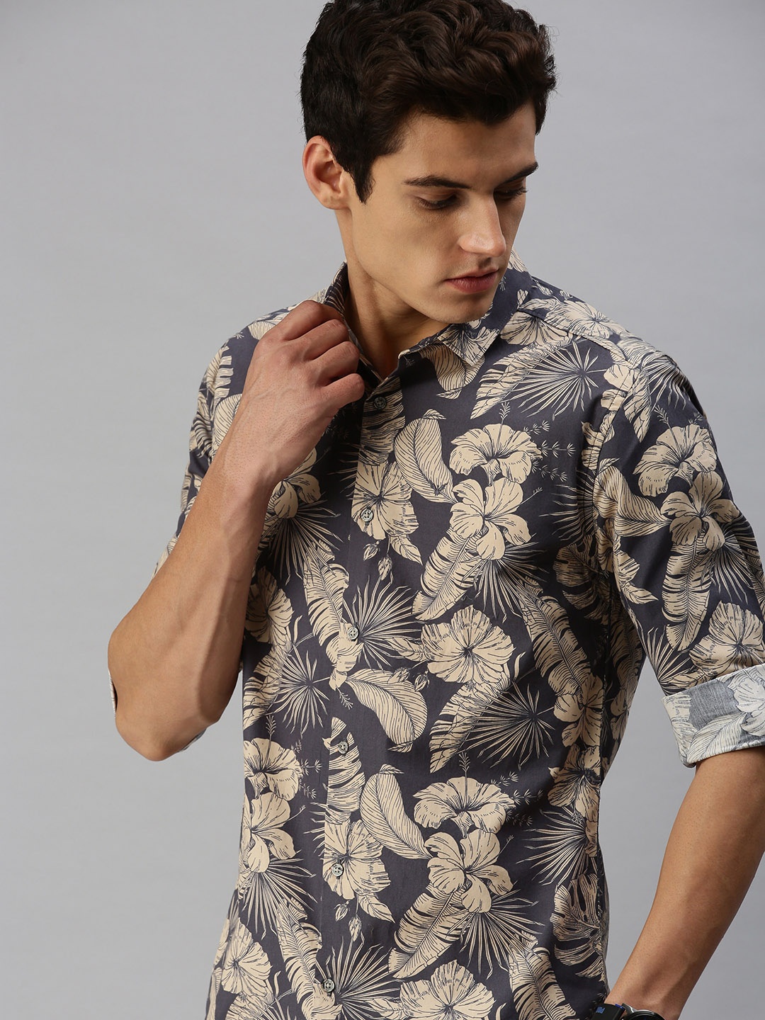 

SHOWOFF Men Black Comfort Slim Fit Floral Printed Casual Shirt