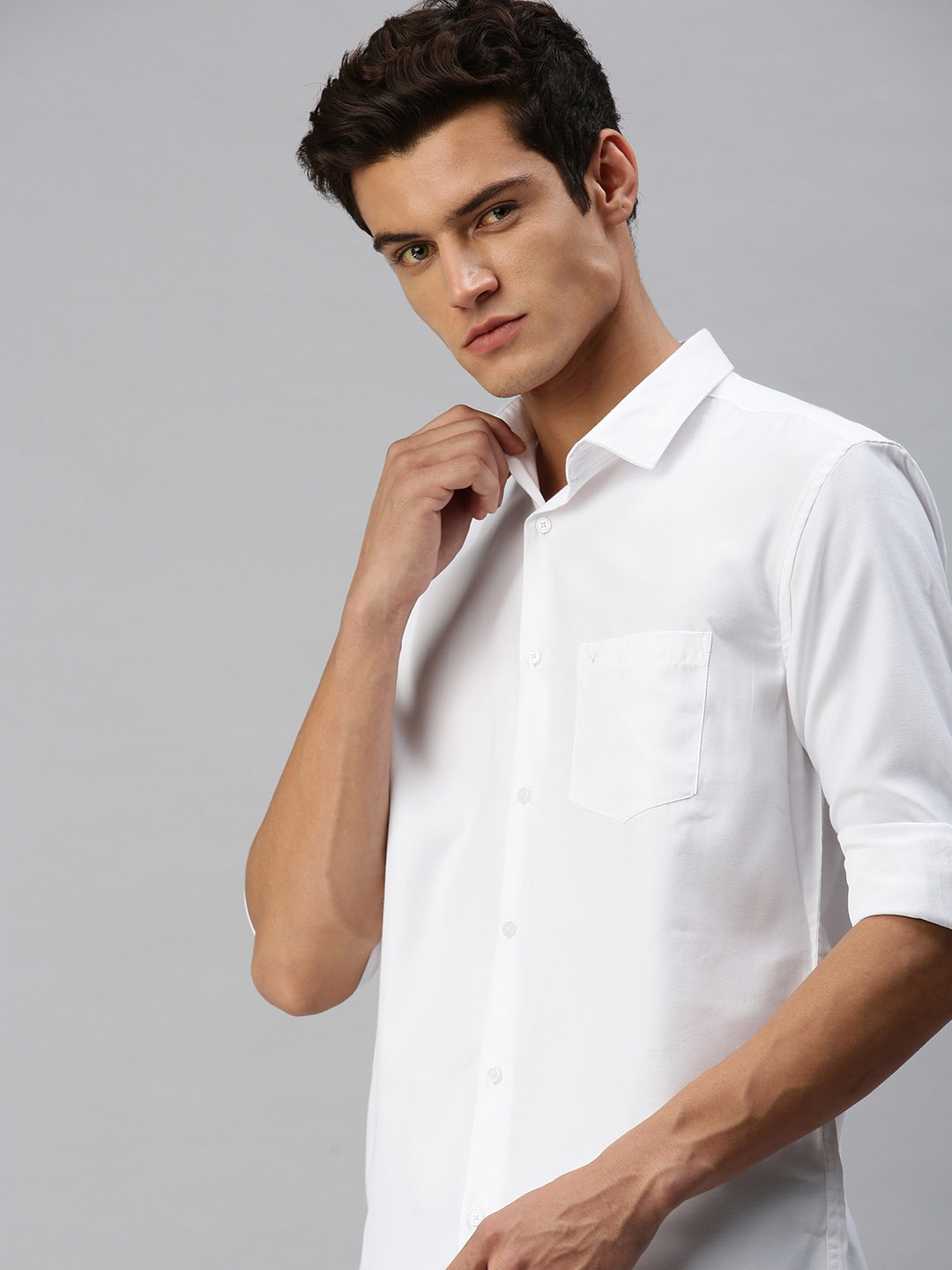 

SHOWOFF Men White Comfort Slim Fit Casual Shirt