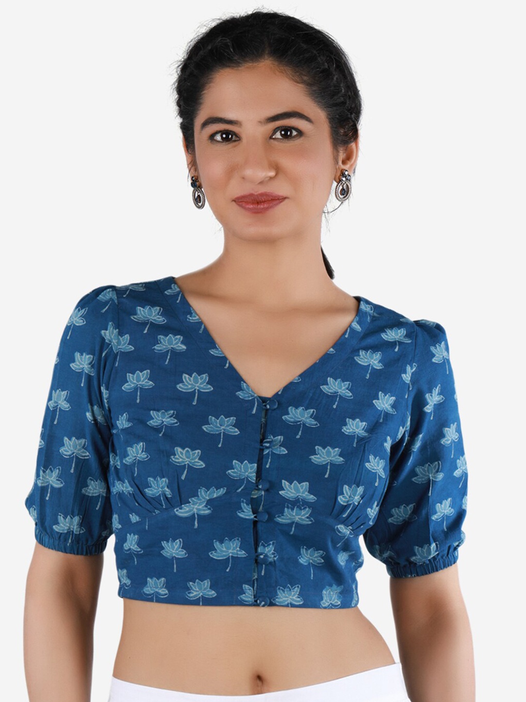 

Llajja Women indigo Blue Printed Pure Cotton Saree Blouse