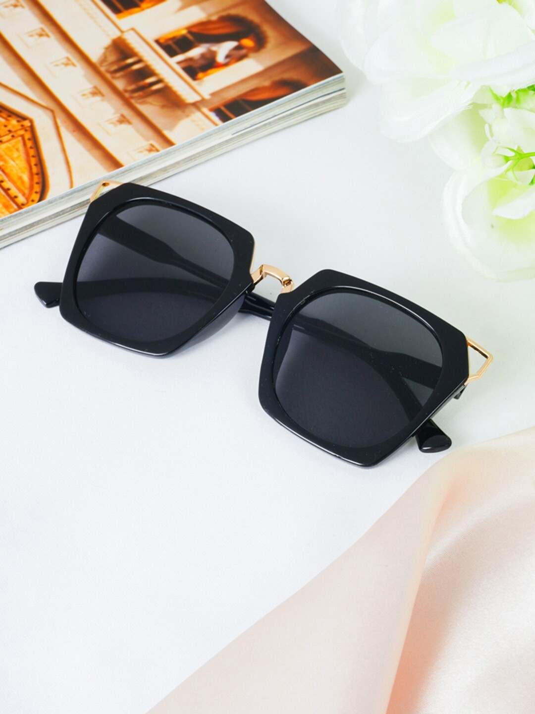 

Ferosh Unisex Black Lens & Black Wayfarer Sunglasses MARSU-1038-Black