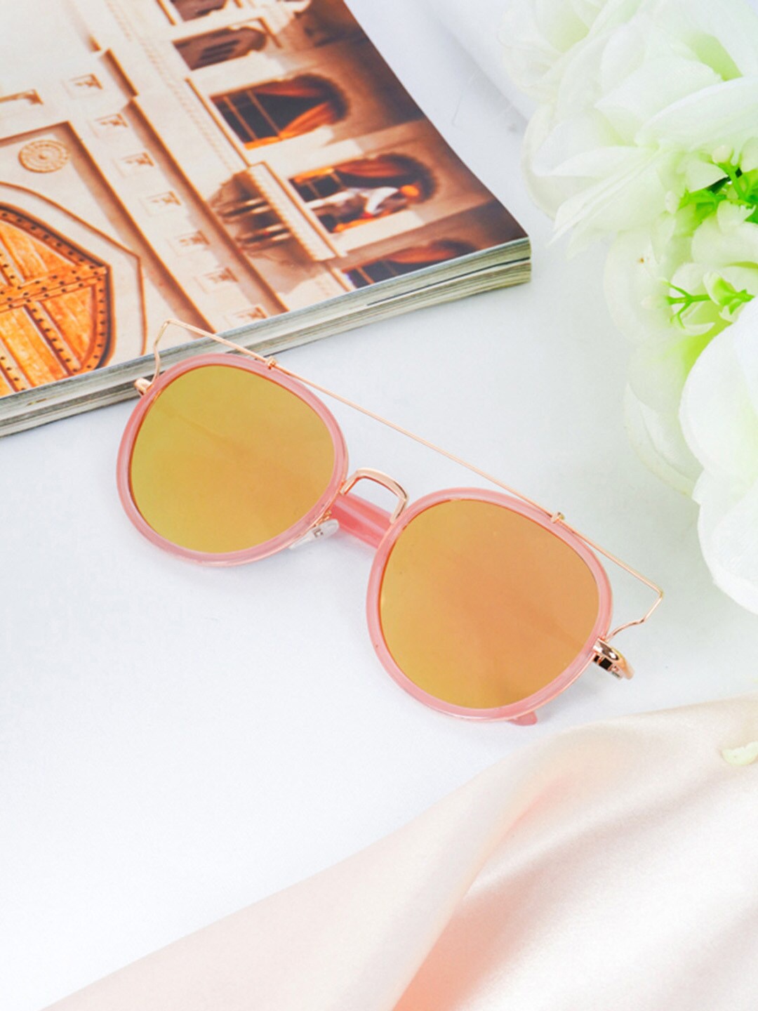 

Ferosh Unisex Mirrored Lens & Rose Gold-Toned Round Sunglasses, Yellow