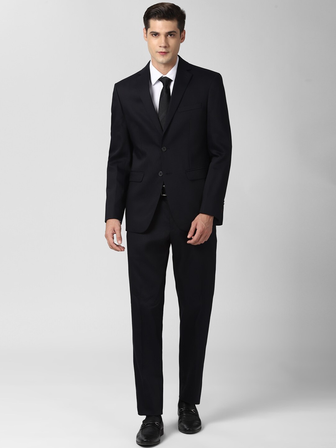 

Peter England Elite Men Black Solid Slim-Fit 2-Piece Formal Suit