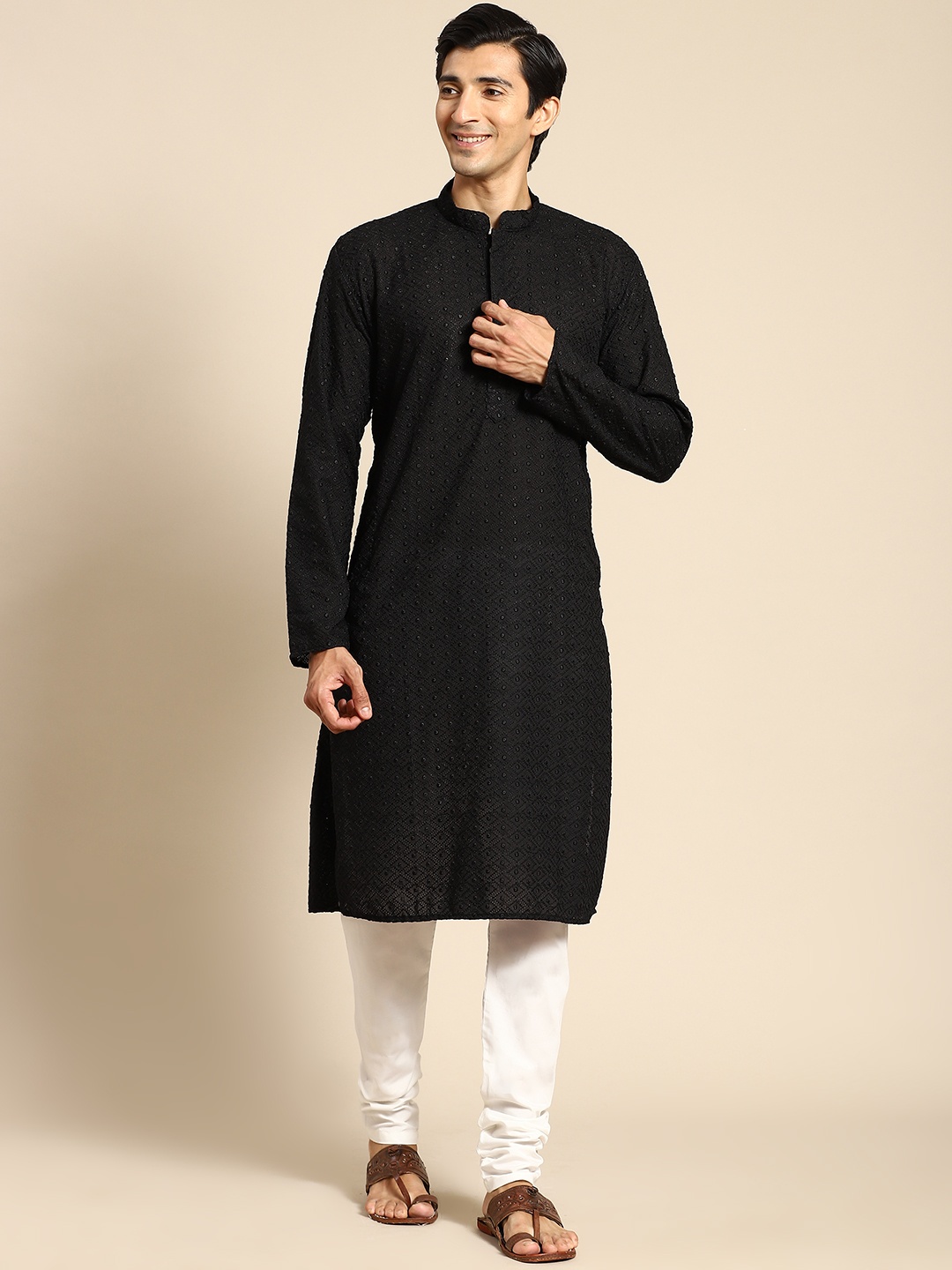 

RAJUBHAI HARGOVINDAS Men Black Cotton Embroidered Chikankari Kurta