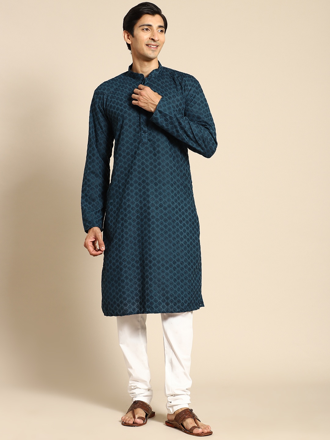 

RAJUBHAI HARGOVINDAS Men Teal Green Cotton Embroidered Chikankari Kurta