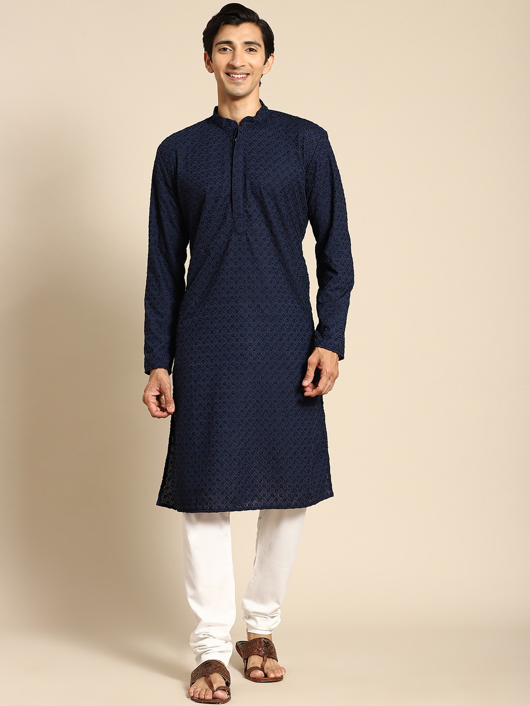 

RAJUBHAI HARGOVINDAS Men Navy Blue Cotton Embroidered Chikankari Kurta