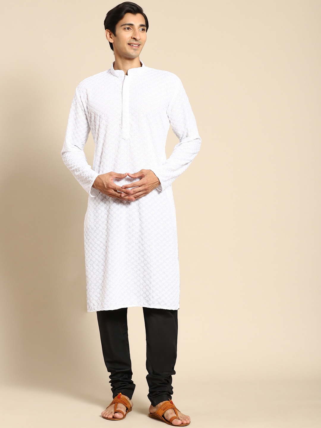 

RAJUBHAI HARGOVINDAS Men White Cotton Embroidered Chikankari Kurta